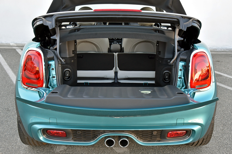 Illustration for article titled The 2016 Mini Cooper S Convertible Is A Huge Dose Of Fun With The Price Tag To Match